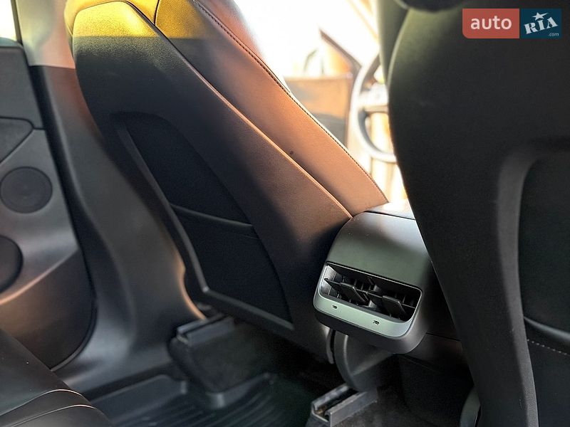 Внедорожник / Кроссовер Tesla Model Y 2021 в Черновцах