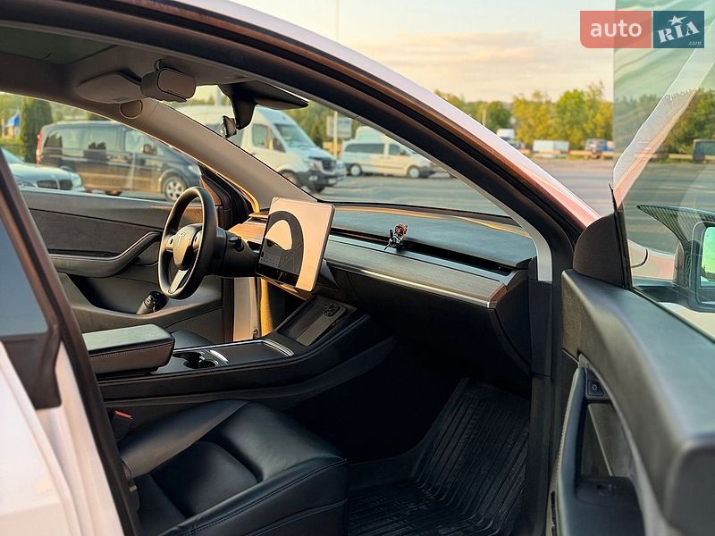Внедорожник / Кроссовер Tesla Model Y 2021 в Черновцах