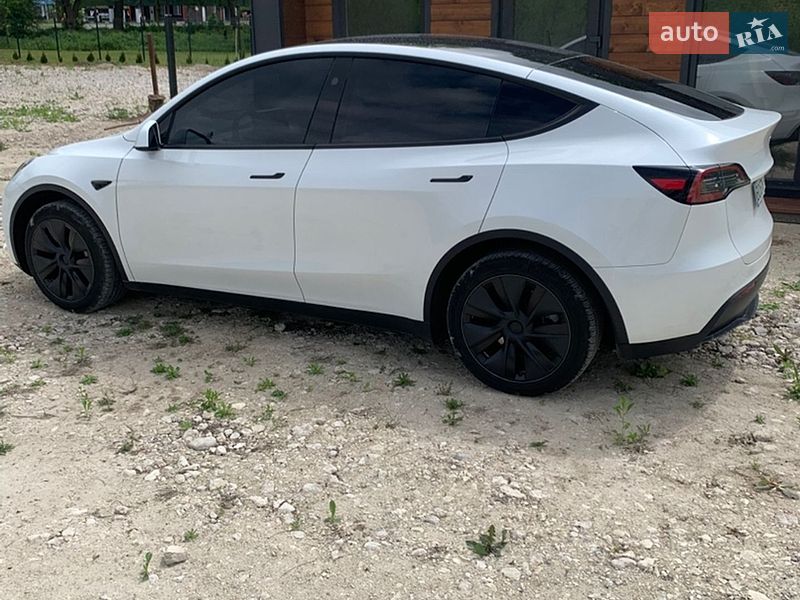 Позашляховик / Кросовер Tesla Model Y 2024 в Чорткові фото 4 Позашляховик / Кросовер Tesla Model Y 2024 в Чорткові