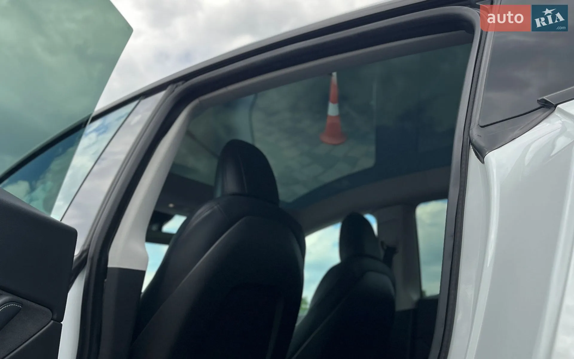 2020 Tesla Model Y - мініатюра 26