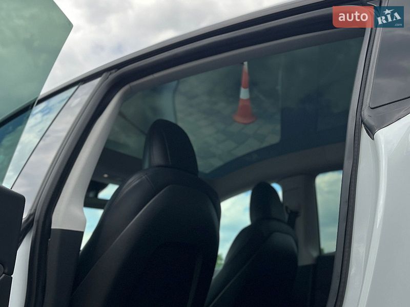 Позашляховик / Кросовер Tesla Model Y 2020 в Мукачевому