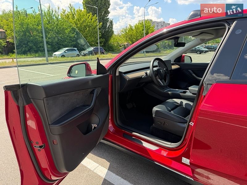 Внедорожник / Кроссовер Tesla Model Y 2021 в Киеве