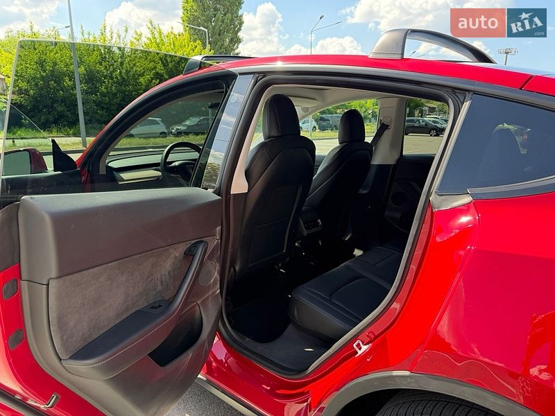 Внедорожник / Кроссовер Tesla Model Y 2021 в Киеве