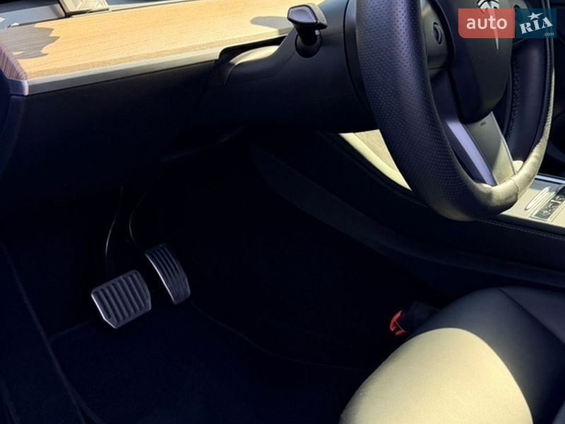 Позашляховик / Кросовер Tesla Model Y 2022 в Дніпрі