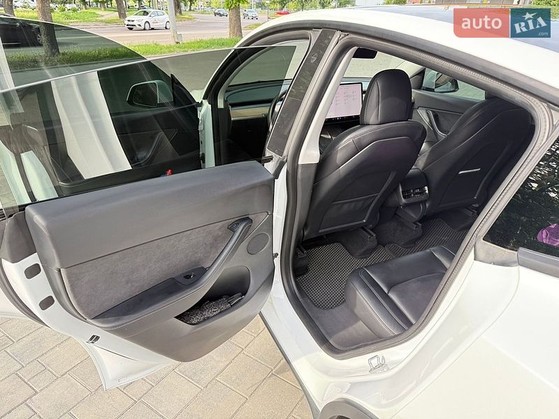 Внедорожник / Кроссовер Tesla Model Y 2021 в Ровно