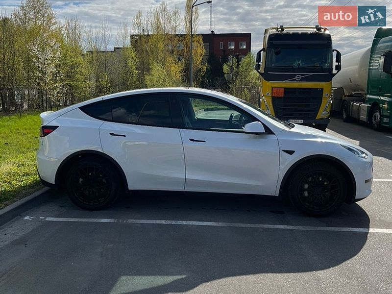 Внедорожник / Кроссовер Tesla Model Y 2022 в Киеве