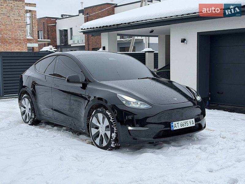 Позашляховик / Кросовер Tesla Model Y 2023 в Верховині