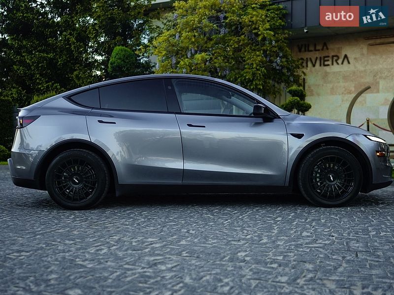Позашляховик / Кросовер Tesla Model Y 2025 в Львові