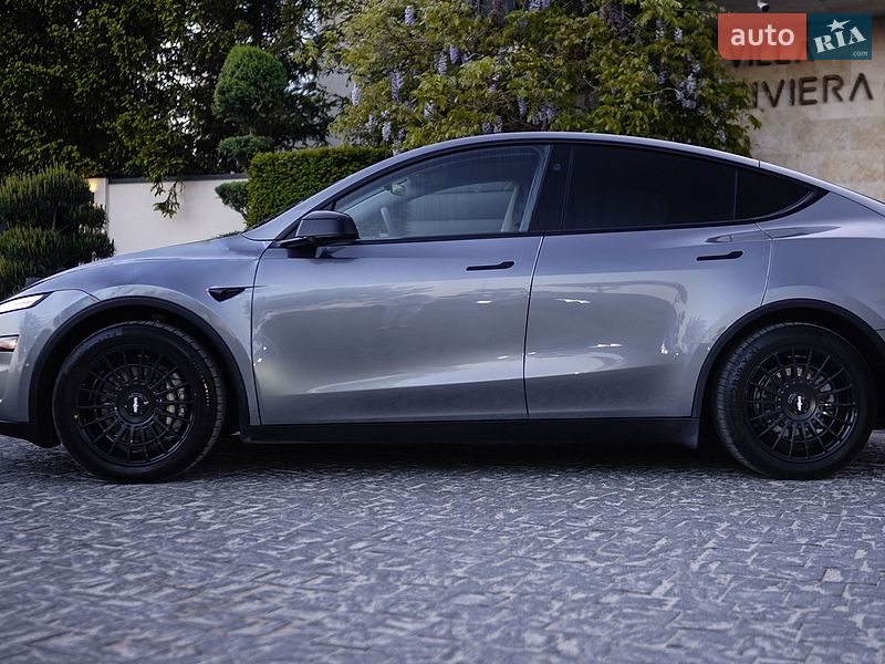 Позашляховик / Кросовер Tesla Model Y 2025 в Львові