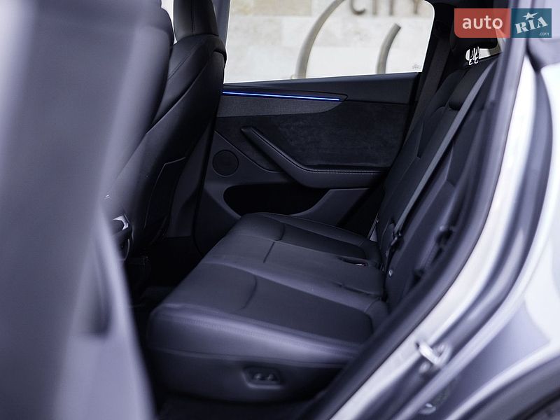 Позашляховик / Кросовер Tesla Model Y 2025 в Львові