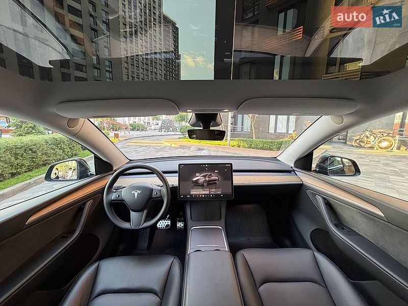 Внедорожник / Кроссовер Tesla Model Y 2024 в Киеве
