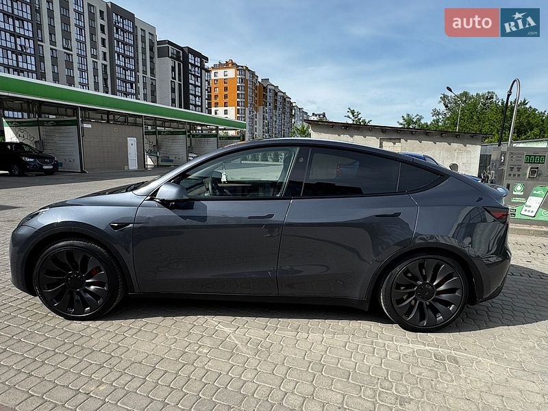 Позашляховик / Кросовер Tesla Model Y 2023 в Івано-Франківську