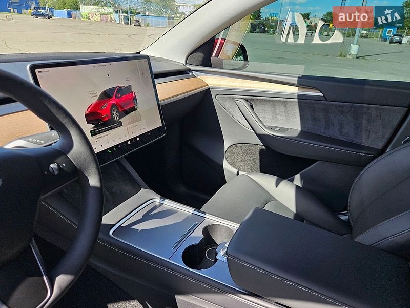 Позашляховик / Кросовер Tesla Model Y 2024 в Дніпрі