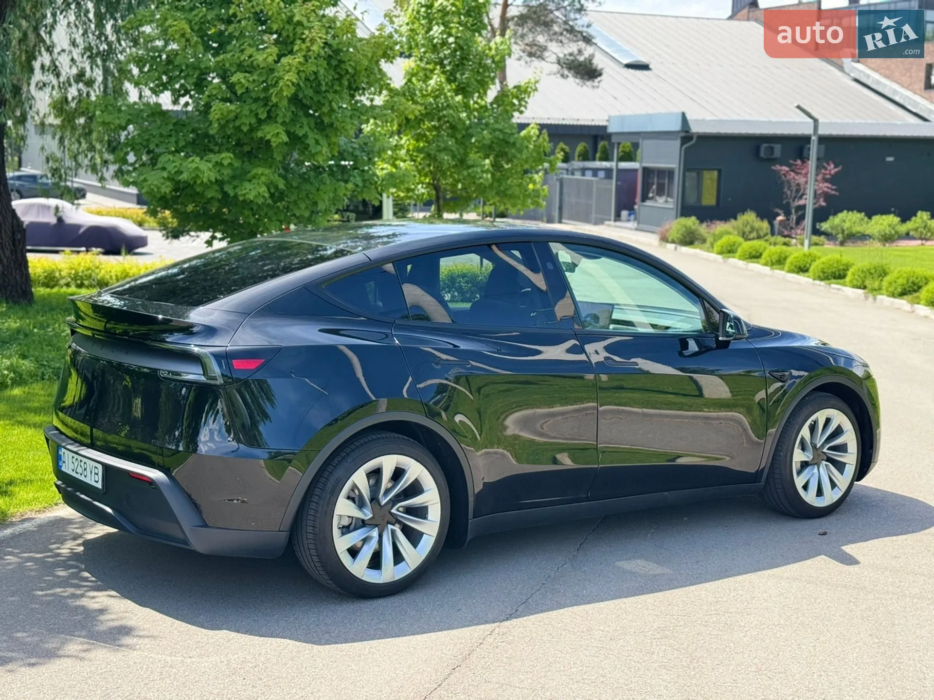 2025 Tesla Model Y - мініатюра 11