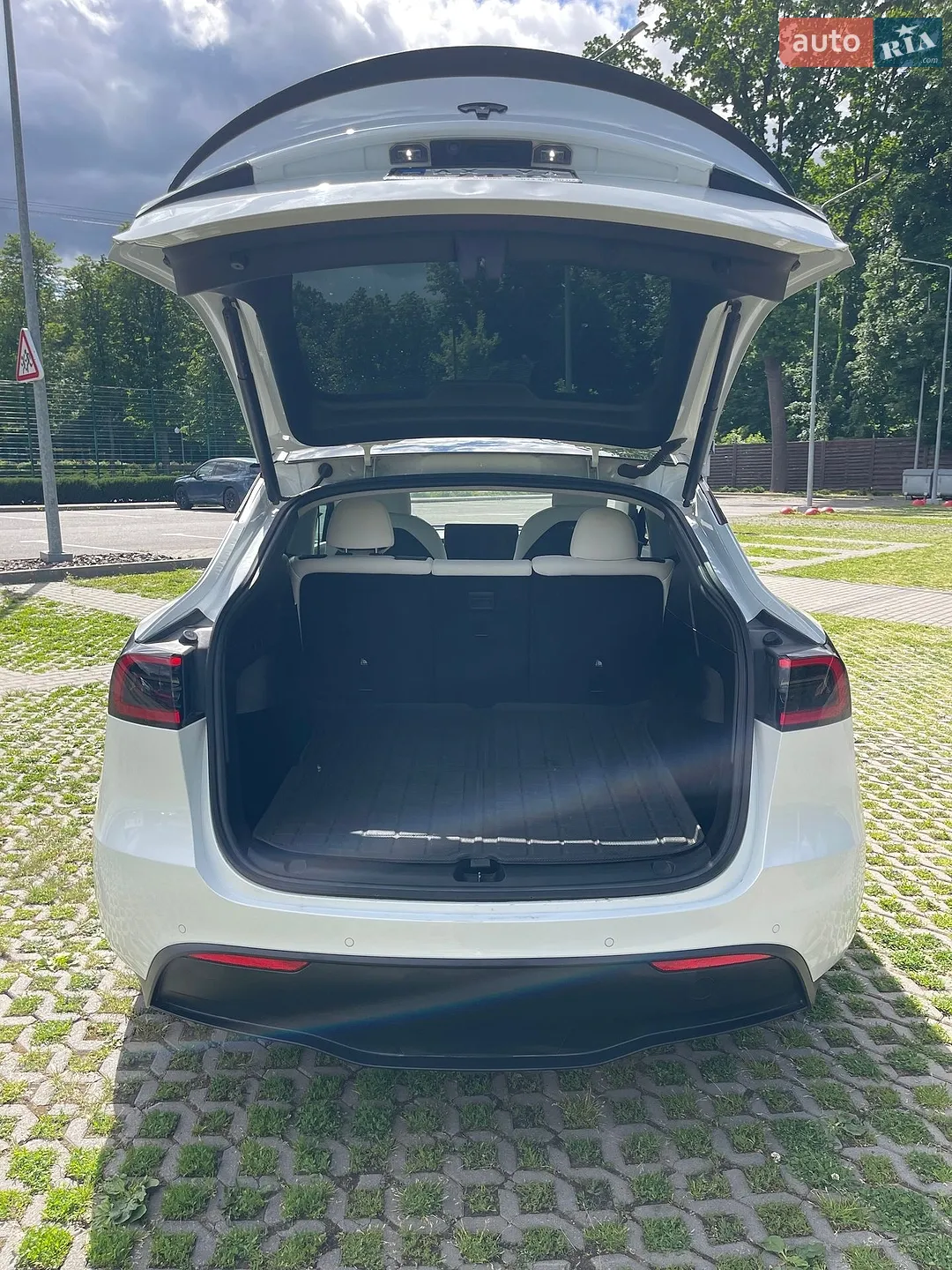 2022 Tesla Model Y - мініатюра 16