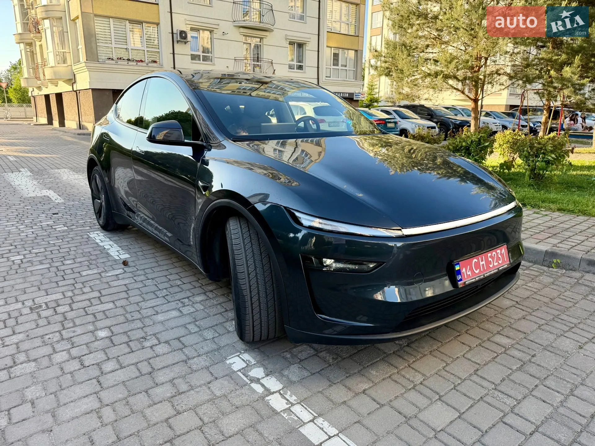 2025 Tesla Model Y - мініатюра 10