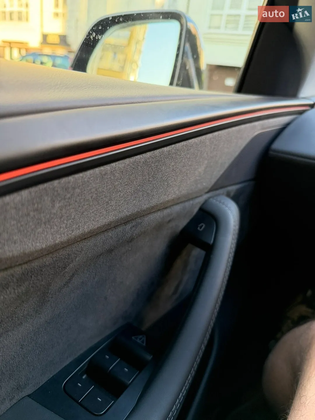 2025 Tesla Model Y - мініатюра 13