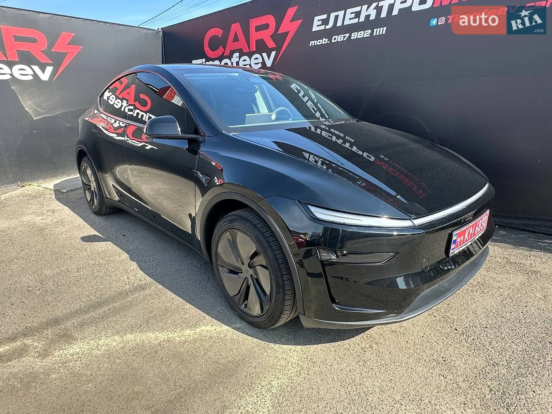 2025 Tesla Model Y - мініатюра 3