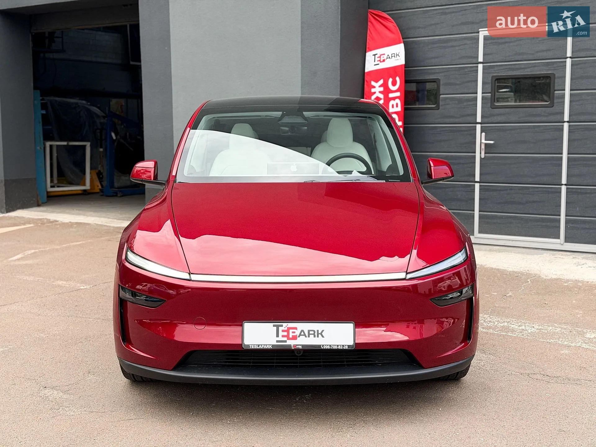2025 Tesla Model Y - мініатюра 3