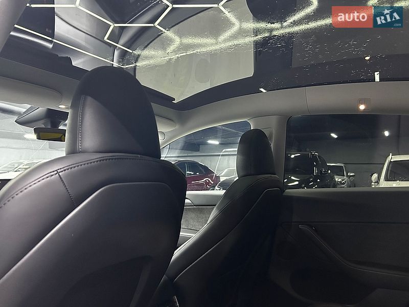 Позашляховик / Кросовер Tesla Model Y 2024 в Чернівцях