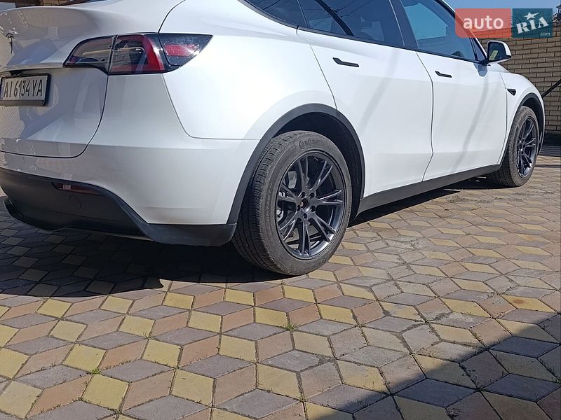 Внедорожник / Кроссовер Tesla Model Y 2025 в Переяславе