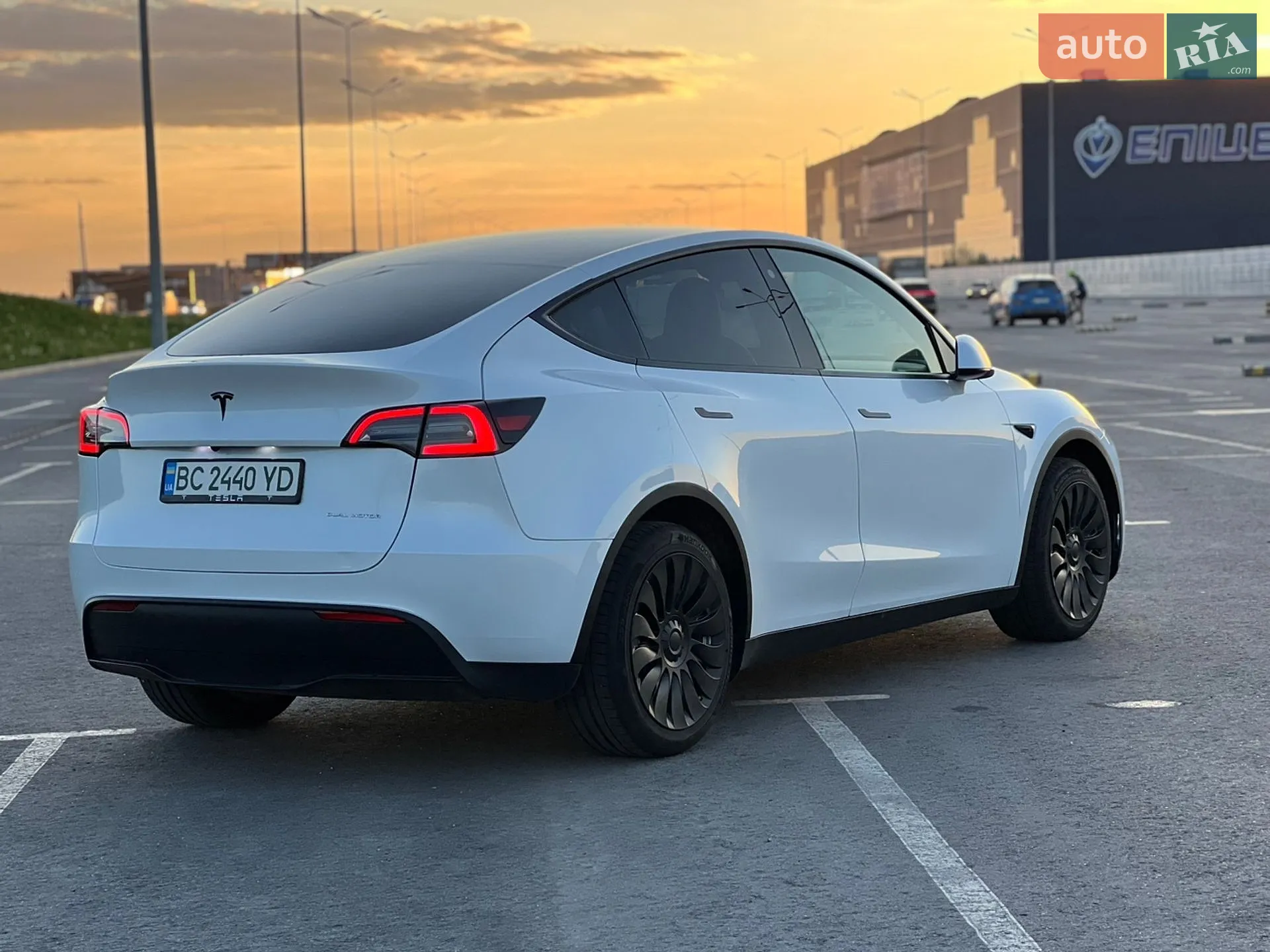 2023 Tesla Model Y - мініатюра 3