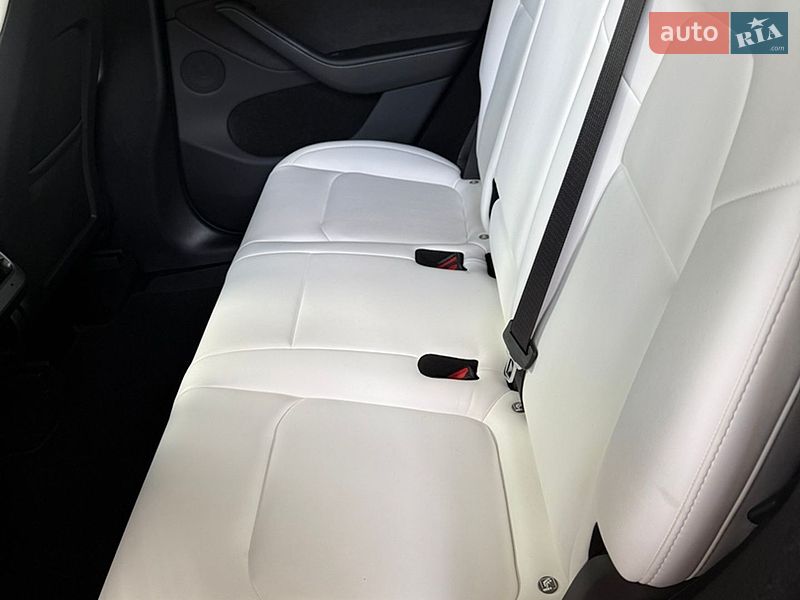Внедорожник / Кроссовер Tesla Model Y 2023 в Киеве