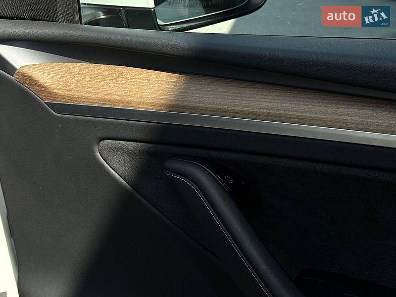 Внедорожник / Кроссовер Tesla Model Y 2023 в Ровно