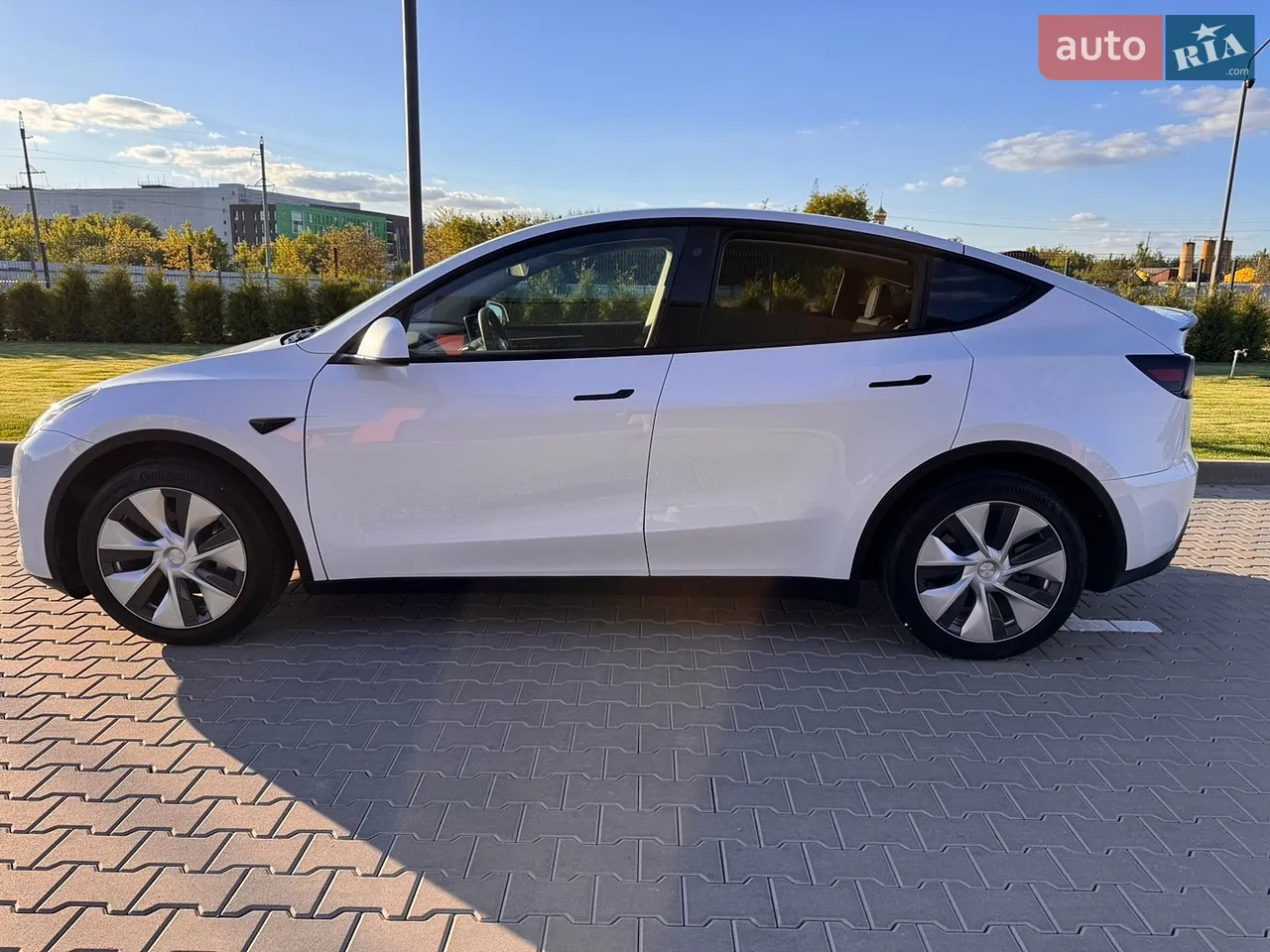 2024 Tesla Model Y - мініатюра 23
