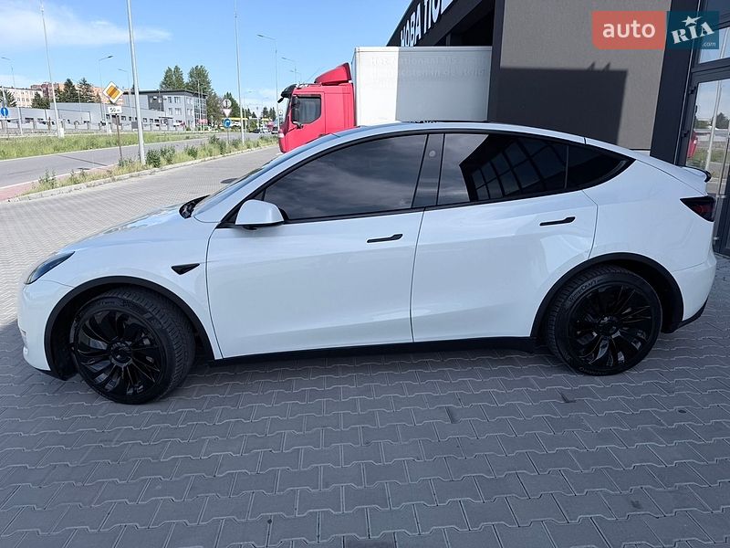 Позашляховик / Кросовер Tesla Model Y 2023 в Тернополі