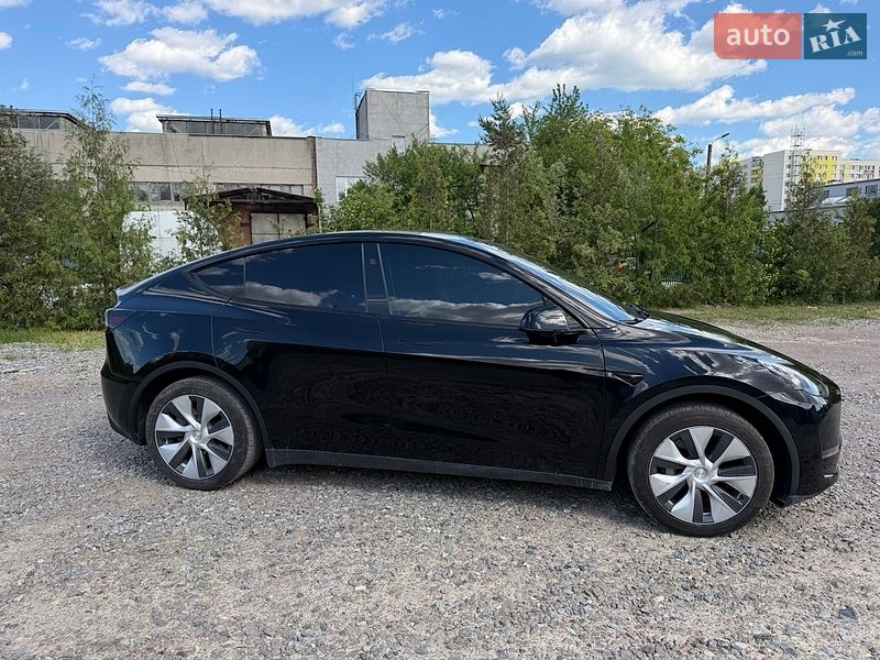 Позашляховик / Кросовер Tesla Model Y 2024 в Львові