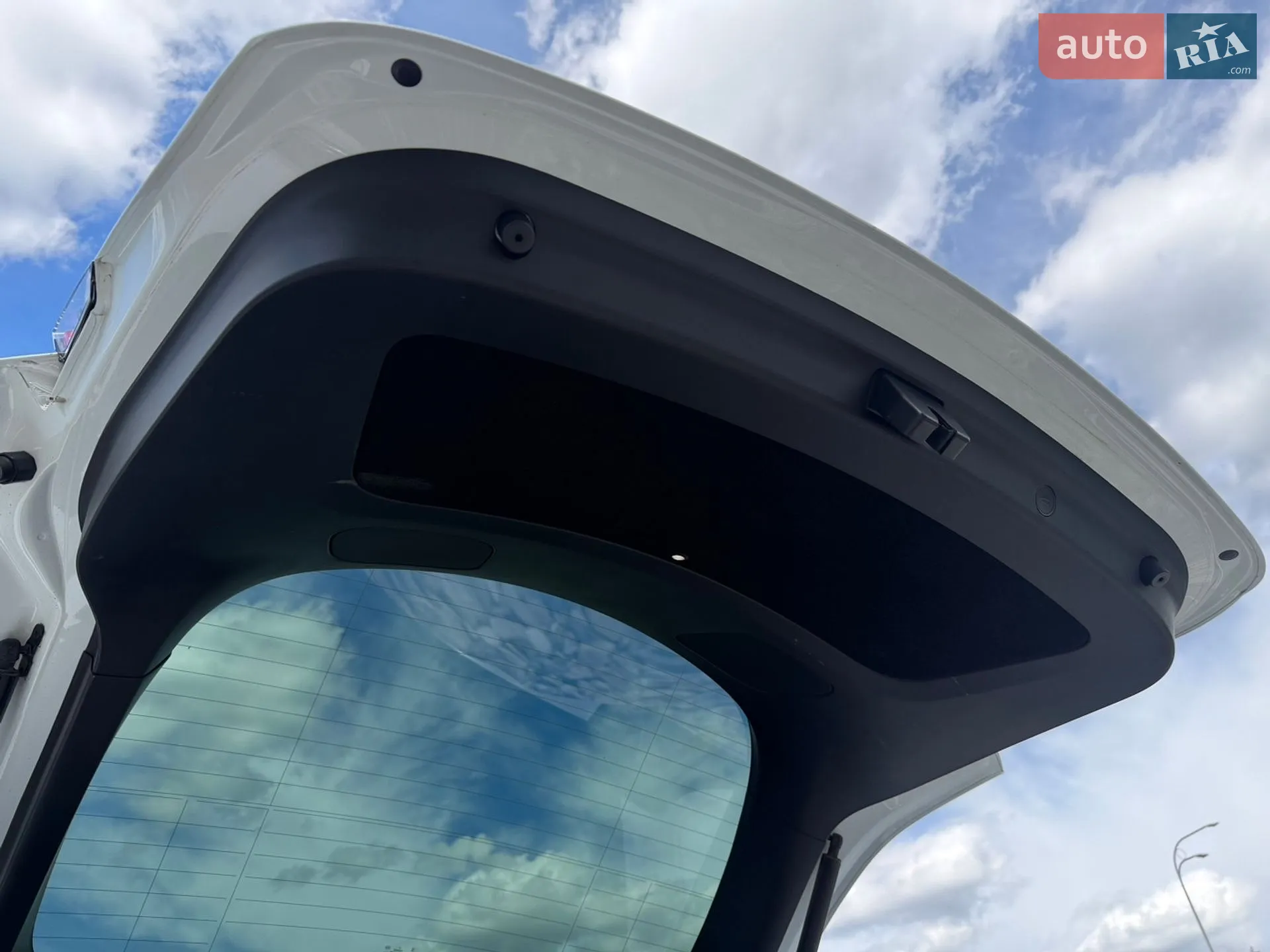2023 Tesla Model Y - мініатюра 28