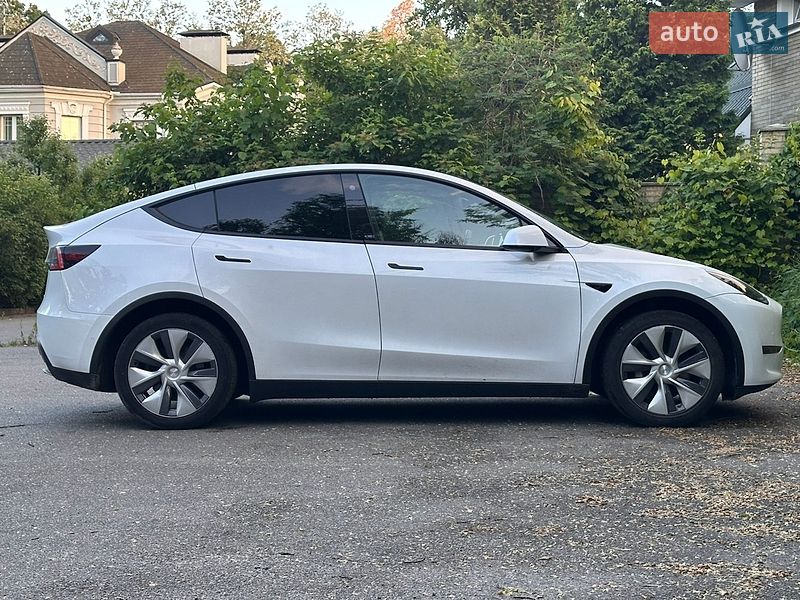 Внедорожник / Кроссовер Tesla Model Y 2021 в Киеве