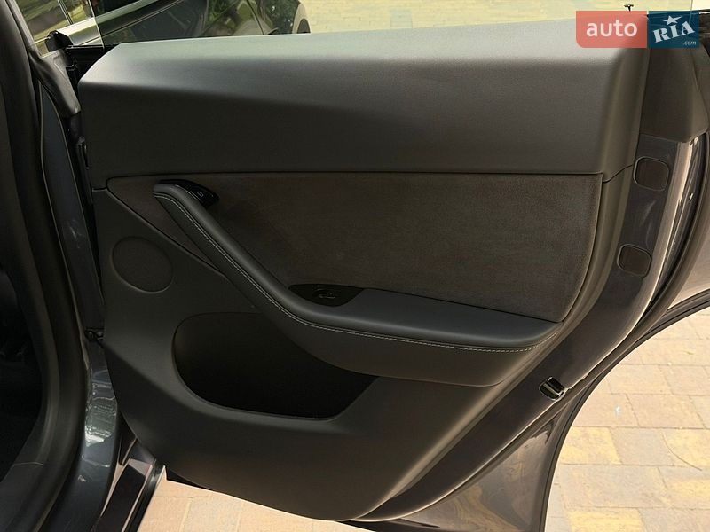 Внедорожник / Кроссовер Tesla Model Y 2021 в Днепре