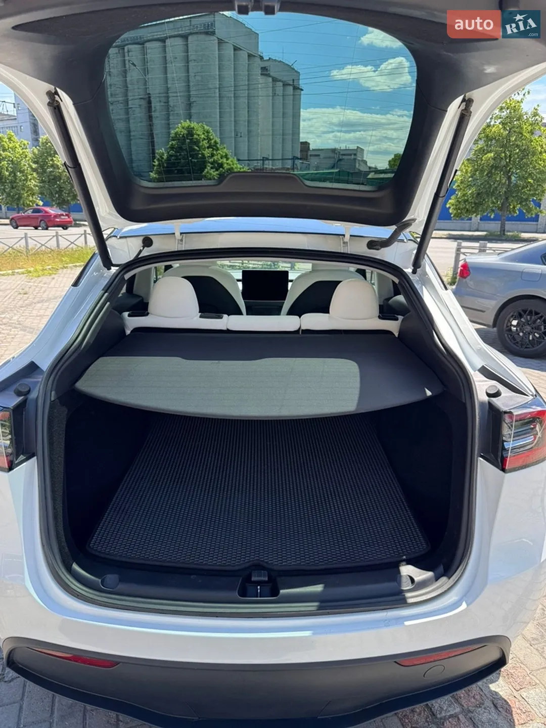 2024 Tesla Model Y - мініатюра 8