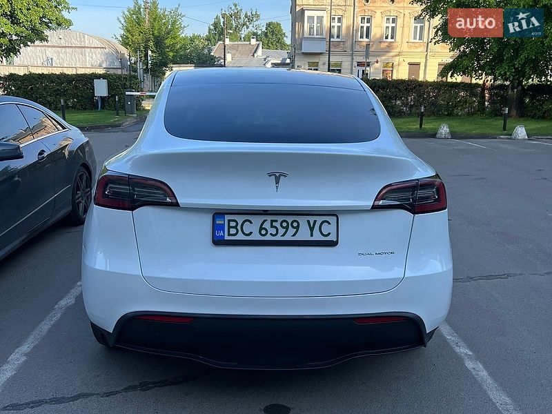 Внедорожник / Кроссовер Tesla Model Y 2023 в Львове