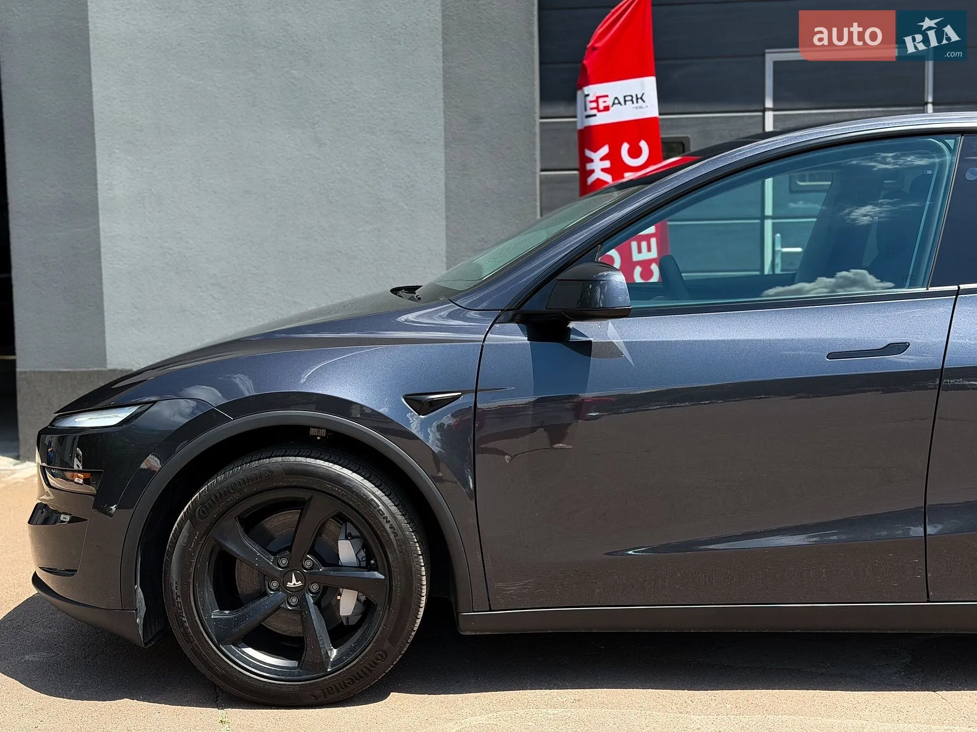 2025 Tesla Model Y - мініатюра 5