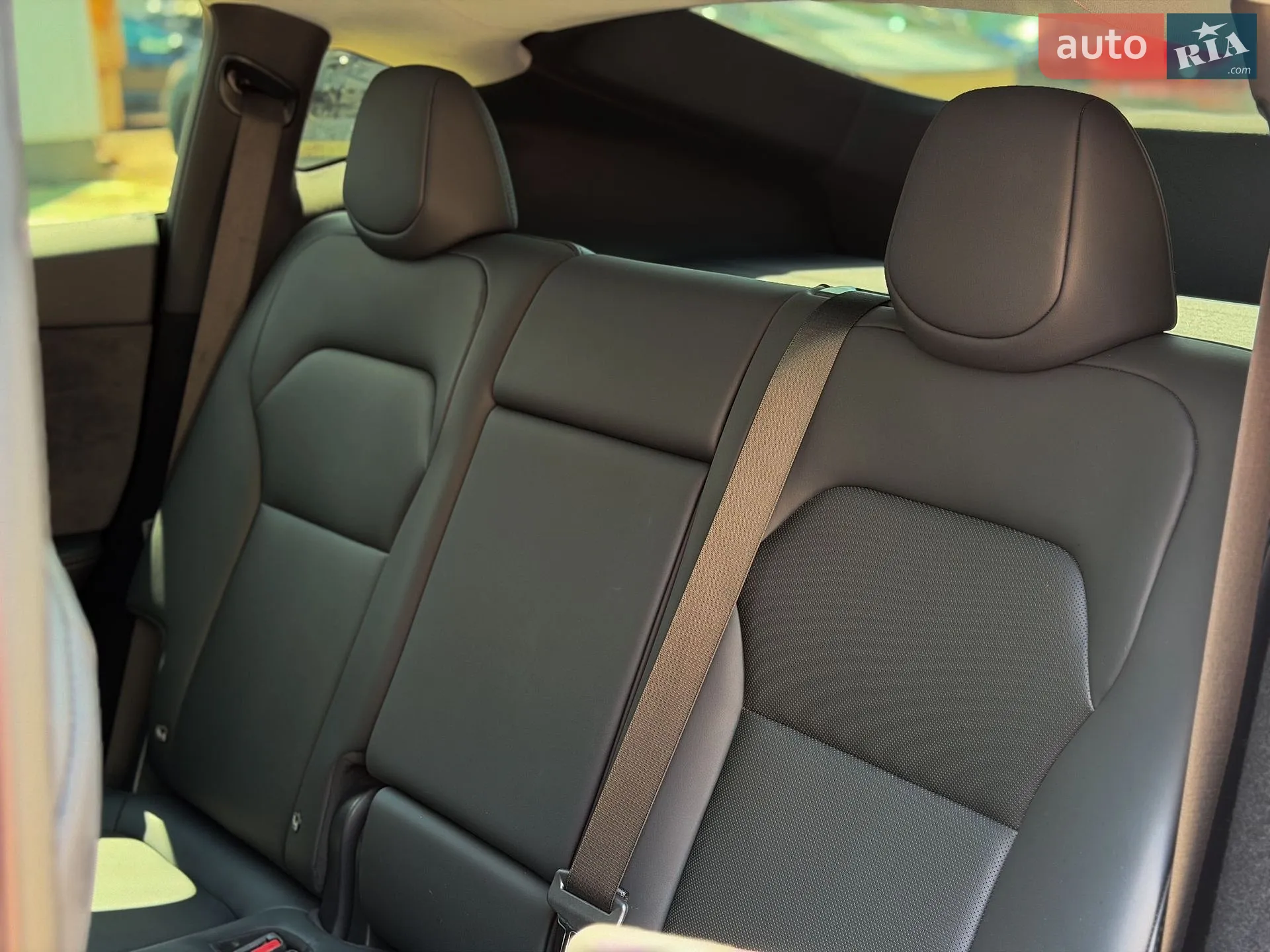 2025 Tesla Model Y - мініатюра 15