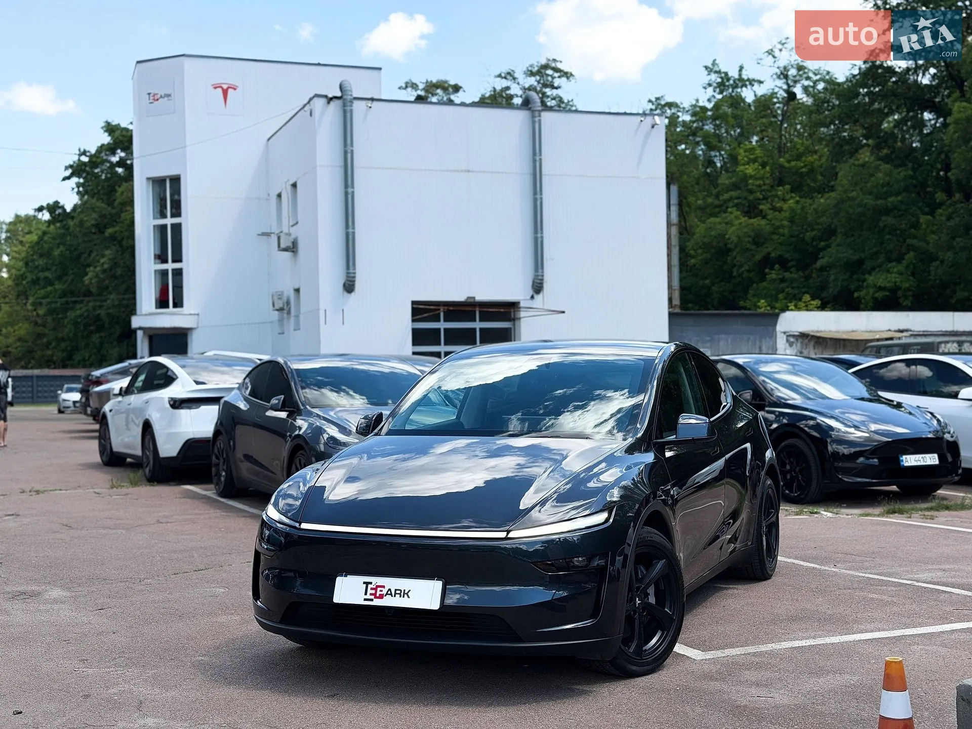 2025 Tesla Model Y - мініатюра 2