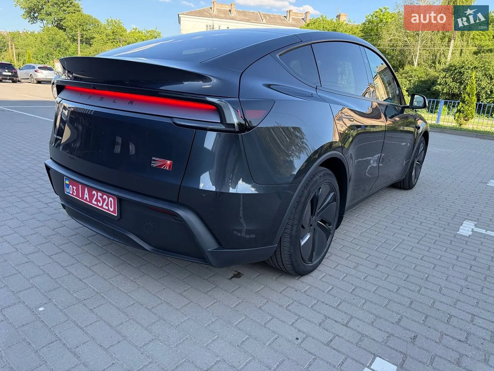 2025 Tesla Model Y - мініатюра 6
