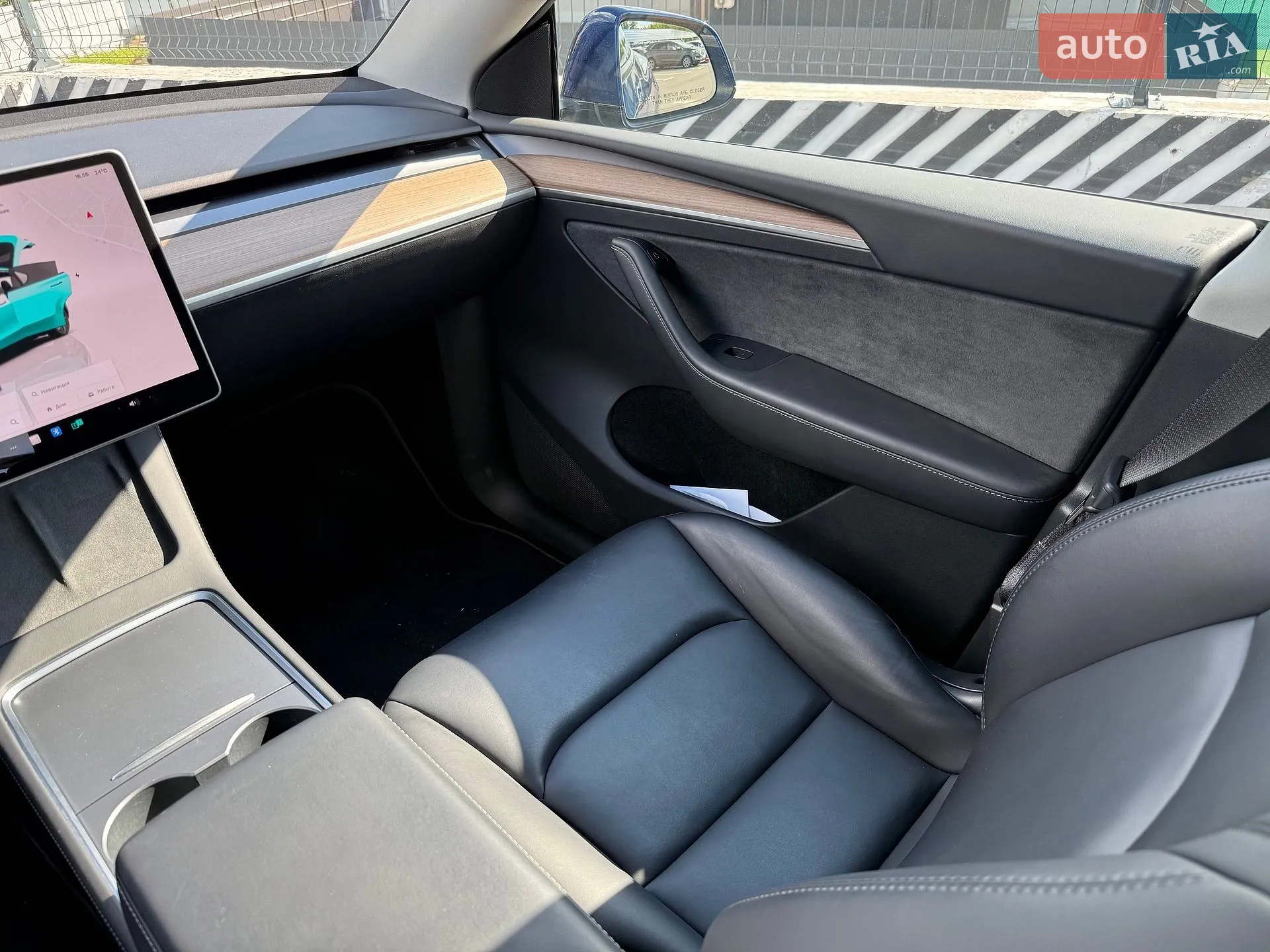 2024 Tesla Model Y - мініатюра 17