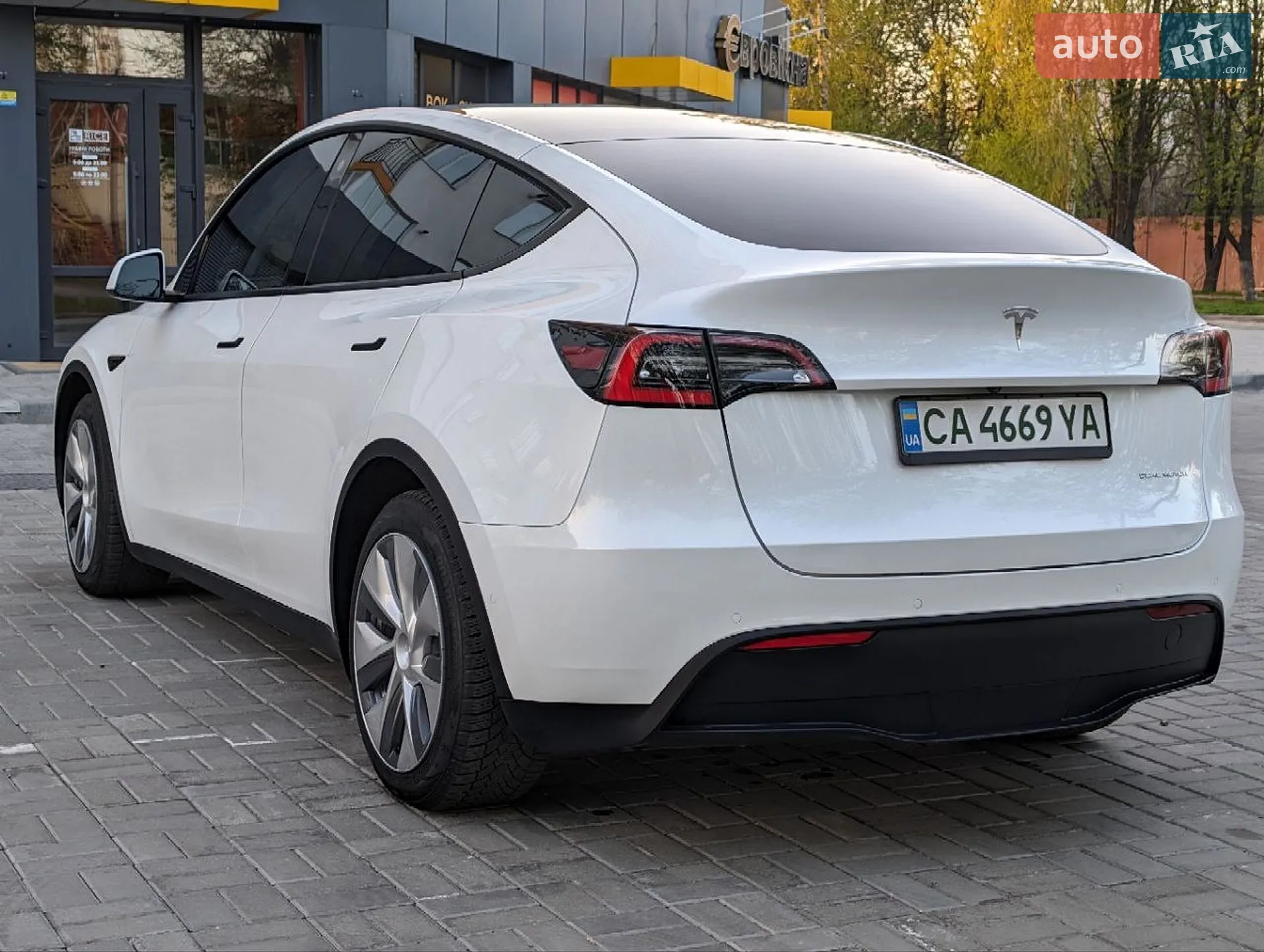 2020 Tesla Model Y - мініатюра 3