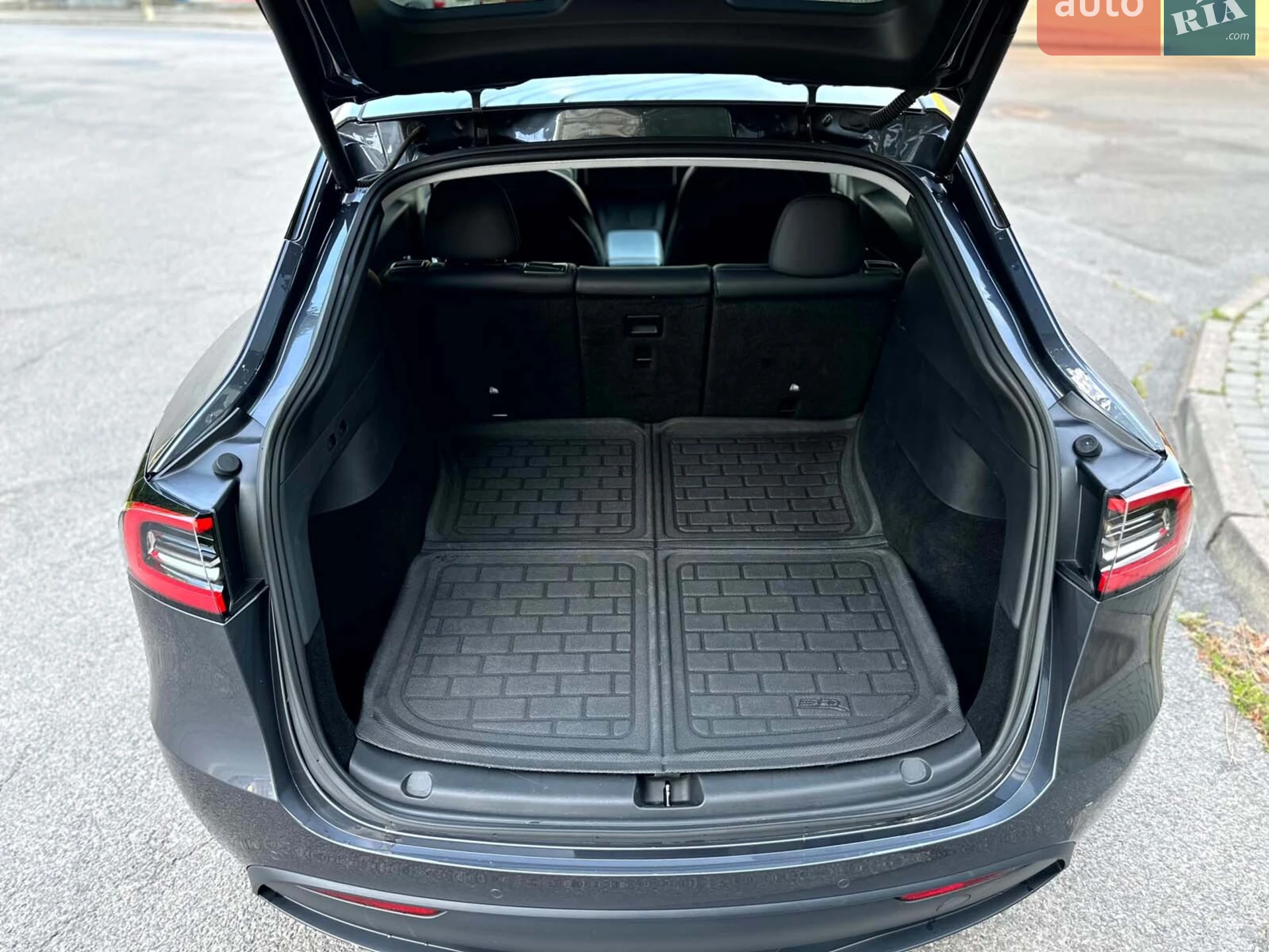 2020 Tesla Model Y - мініатюра 24