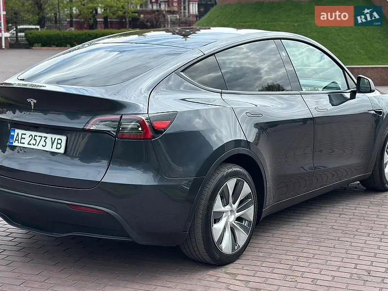 Tesla Model Y 2024 VIN 7SAYGAEE0RF023725 фото оголошення 9 з 81