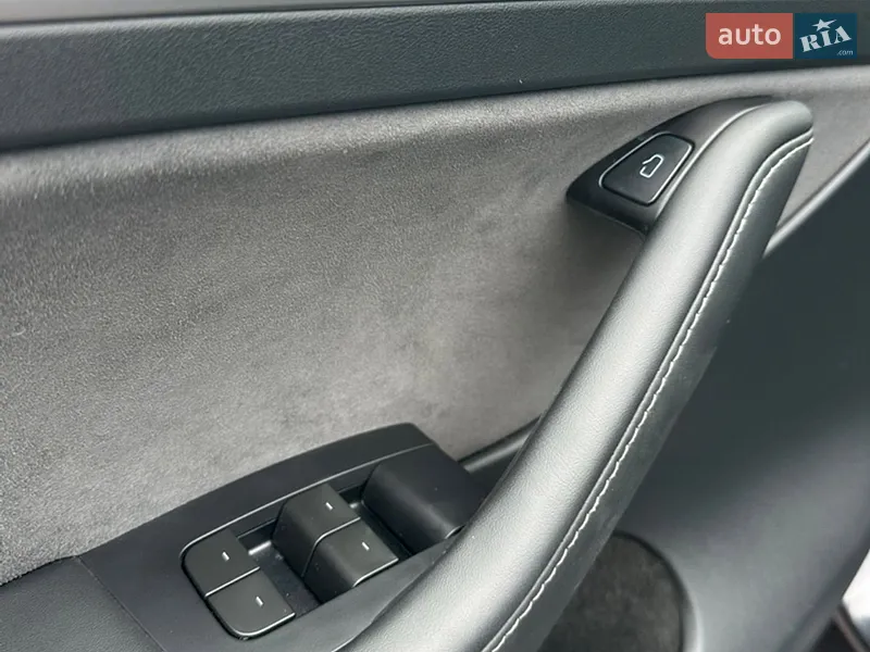Tesla Model Y 2024 VIN 7SAYGAEE0RF023725 фото оголошення 31 з 81