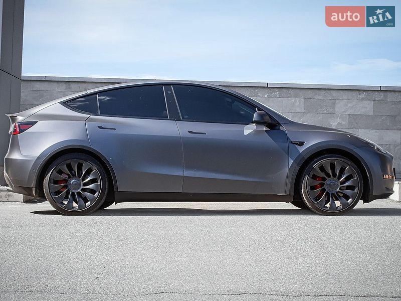 Позашляховик / Кросовер Tesla Model Y 2022 в Києві