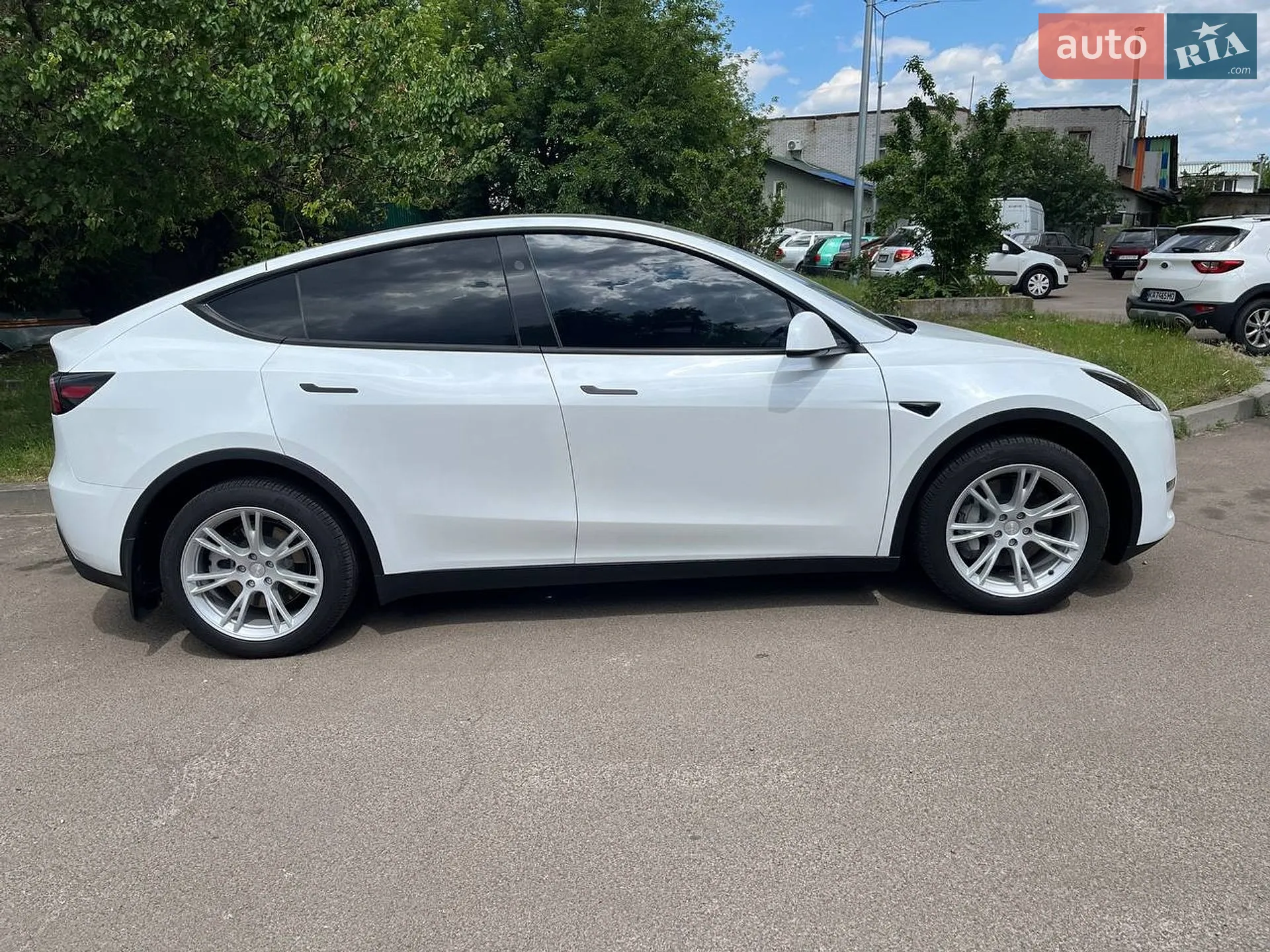 2024 Tesla Model Y - мініатюра 3