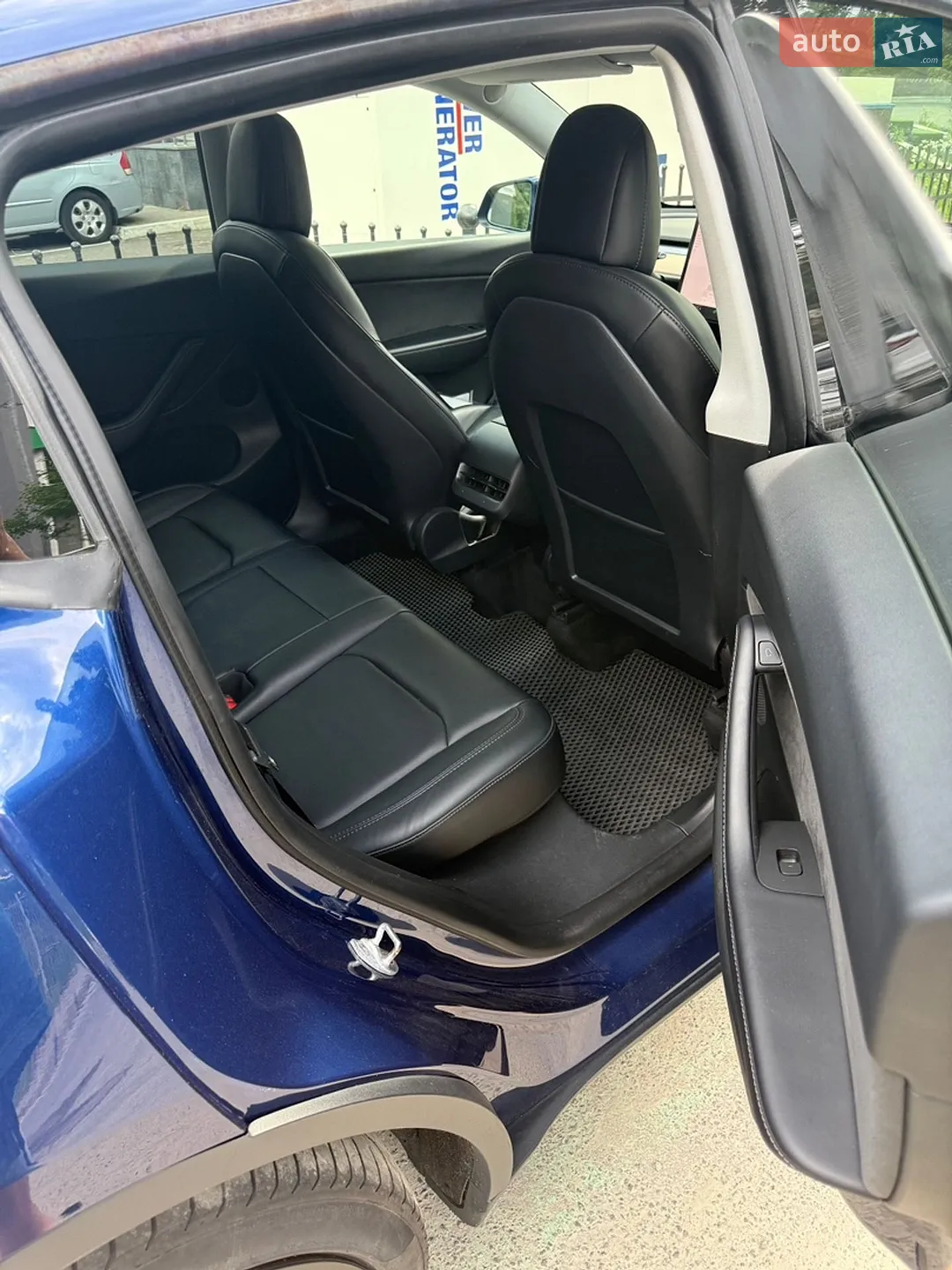 2022 Tesla Model Y - мініатюра 8