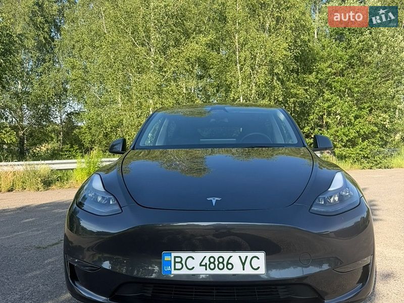 Tesla Model Y 2024