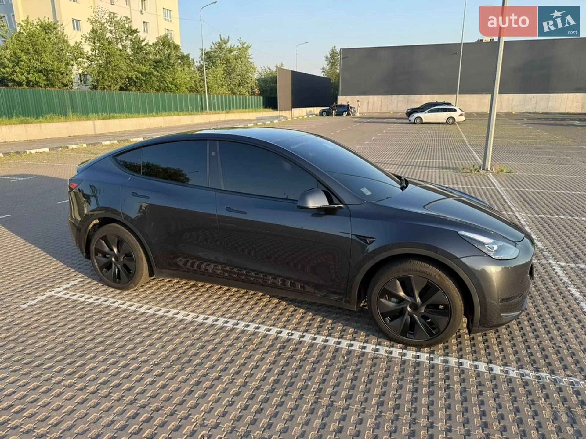 2025 Tesla Model Y - мініатюра 14